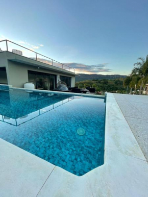 Casa contemporânea com piscina em Tiradentes
